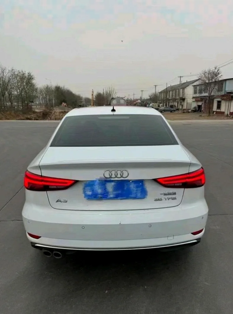 奥迪A3 内饰后排