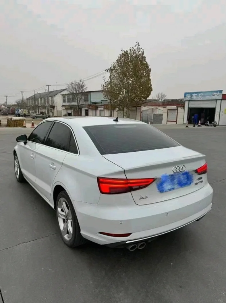 奥迪A3 内饰前排