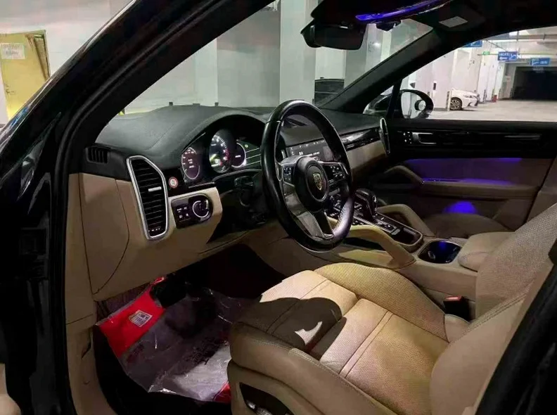 保时捷卡宴 后面外观一