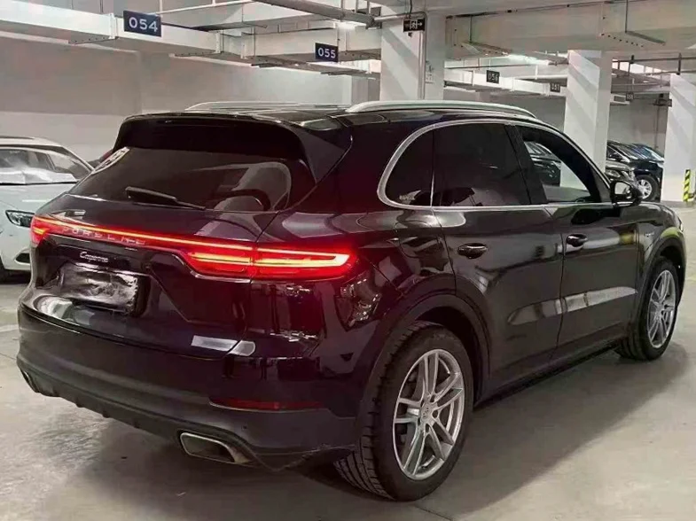 保时捷卡宴 内饰后排