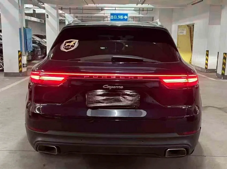 保时捷卡宴 驾驶室