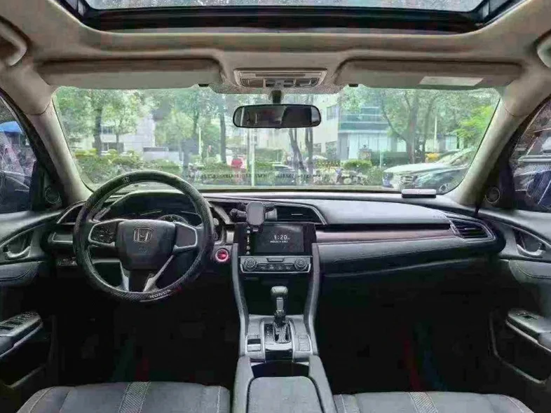 本田思域 后面外观一