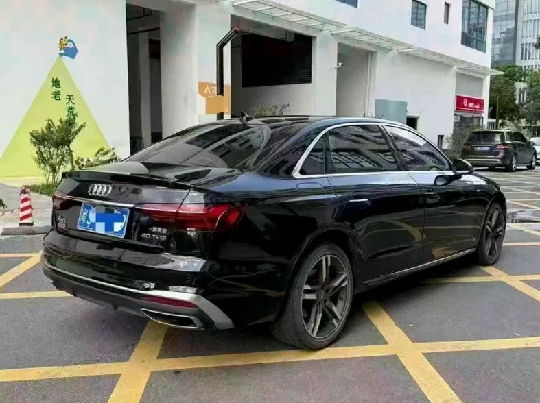 奥迪A4L 内饰前排