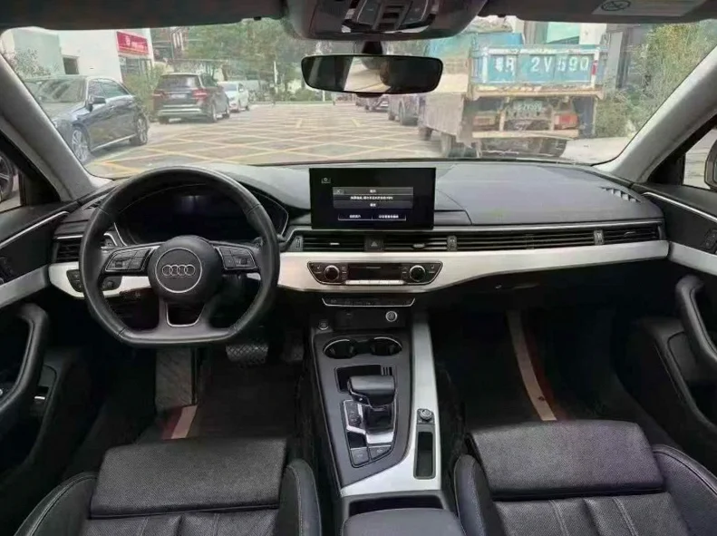 奥迪A4L 后面外观一