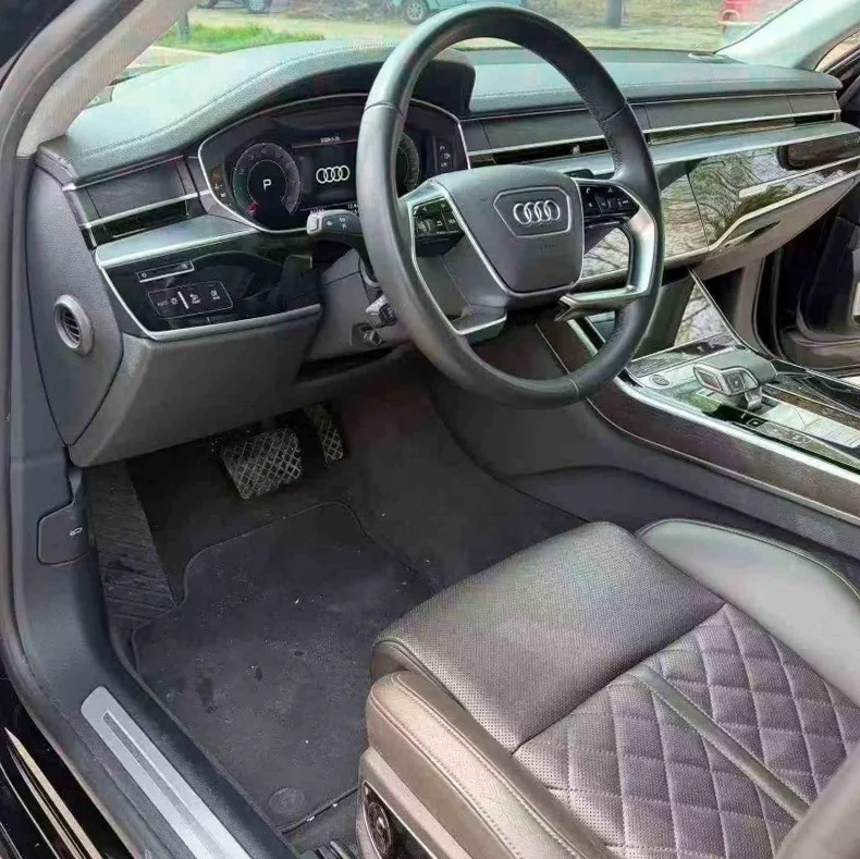 奥迪A8L 内饰前排