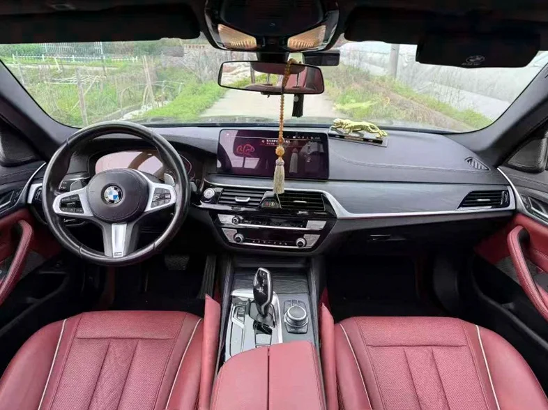 宝马5系 后面外观一