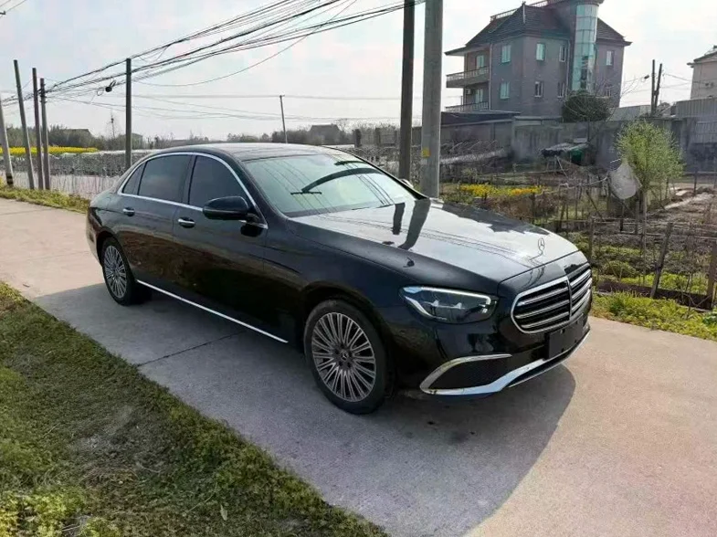 奔驰E 正面外观三