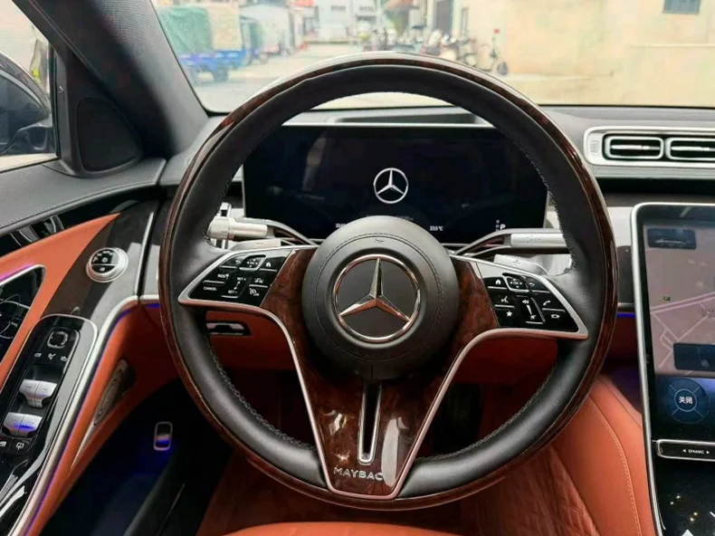 奔驰S 内饰前排