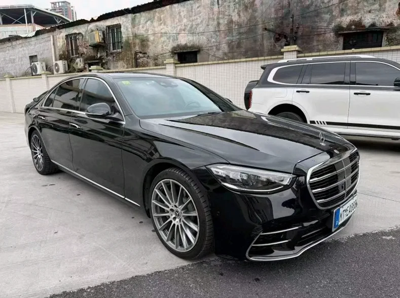 奔驰S 正面外观二