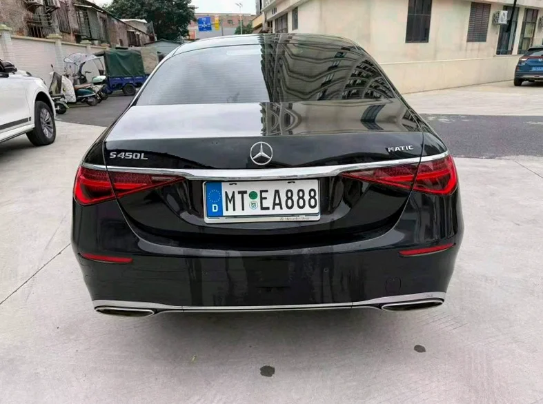 奔驰S 内饰后排