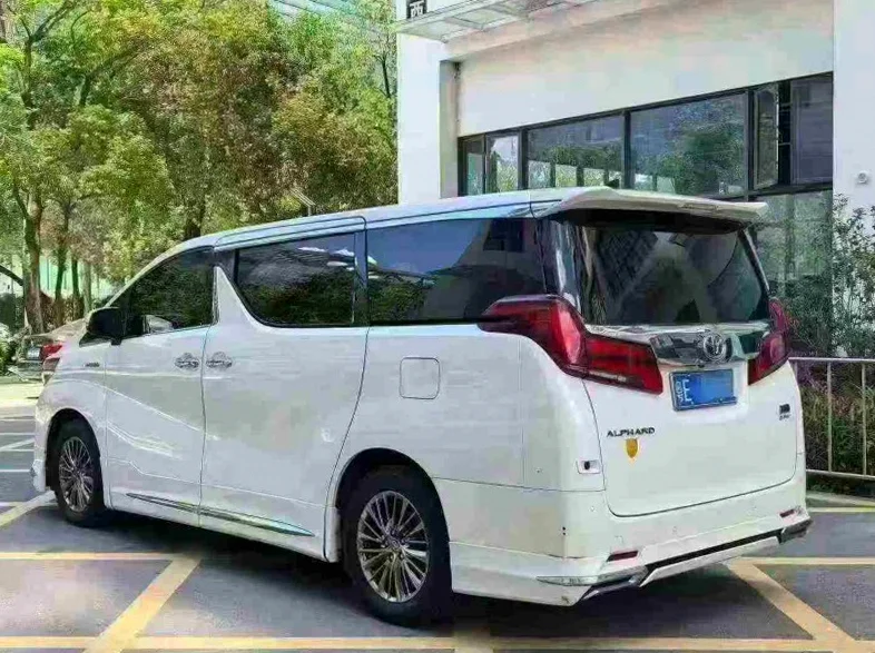 丰田埃尔法 内饰前排