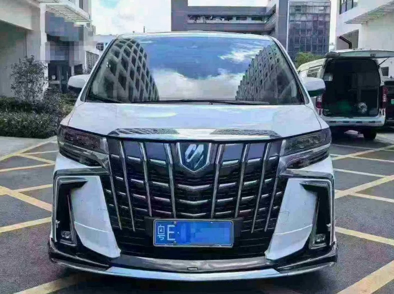 22年丰田埃尔法双擎七座豪华版