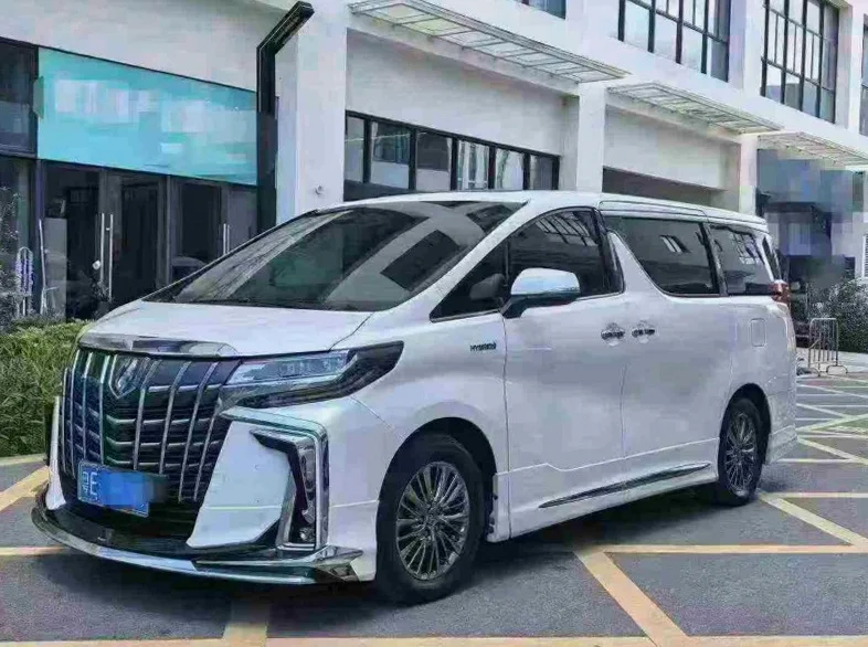 丰田埃尔法 正面外观二