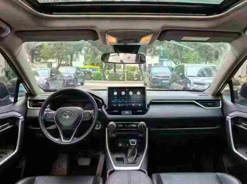 丰田威兰达 后面外观一