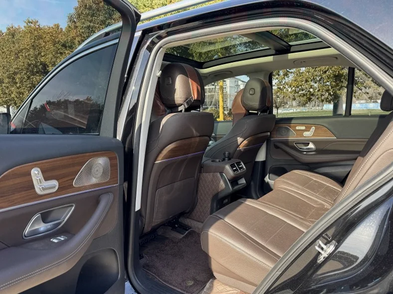 奔驰GLE 正面外观二