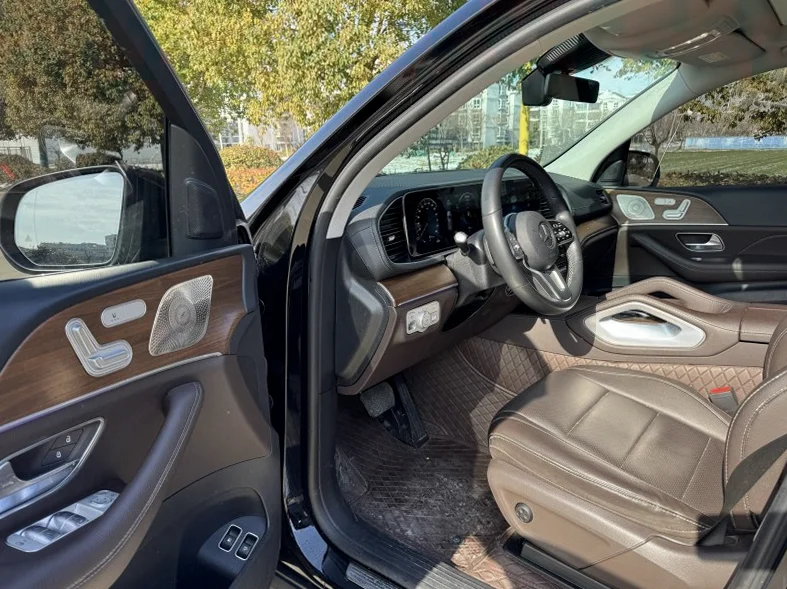 奔驰GLE 后面外观一