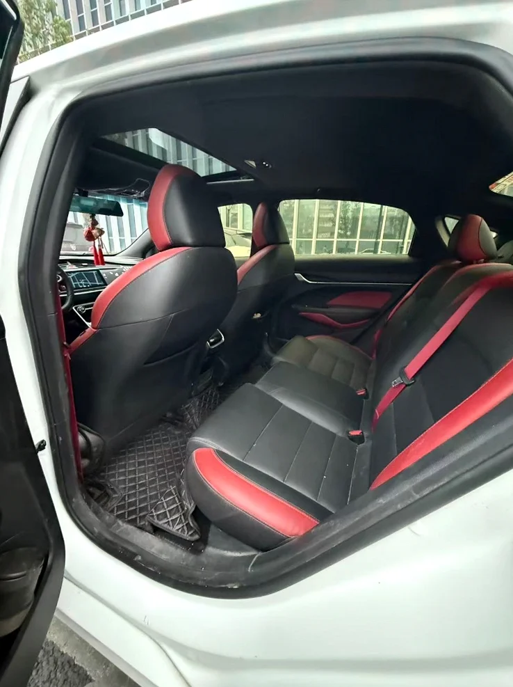 吉利缤瑞 驾驶室