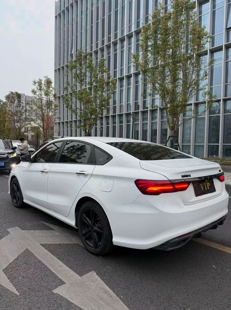 吉利缤瑞 后面外观一