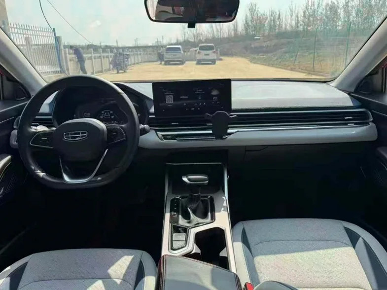 吉利帝豪 后面外观三