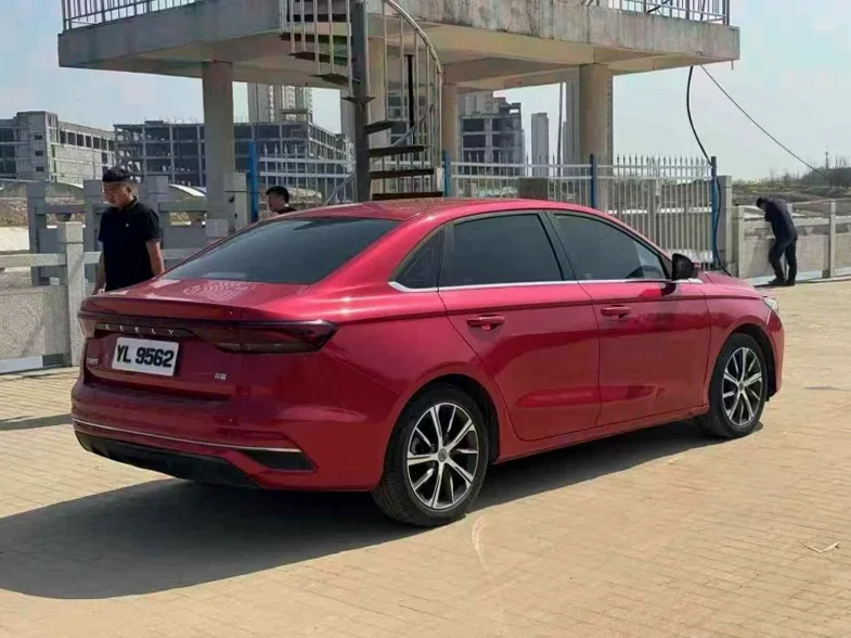 吉利帝豪 内饰前排