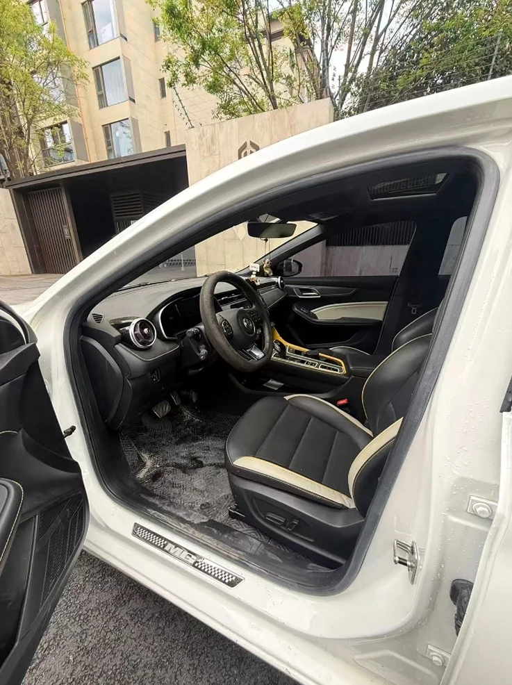 名爵6 内饰前排