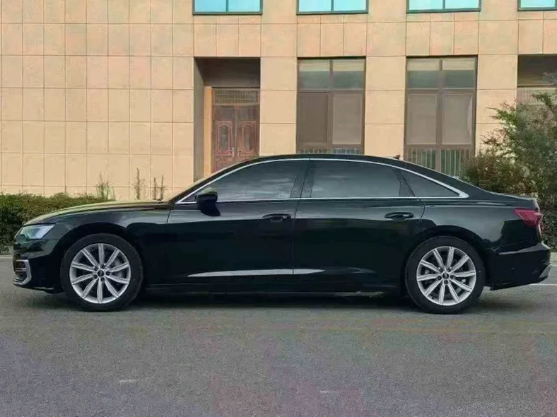 奥迪A6L 正面外观三