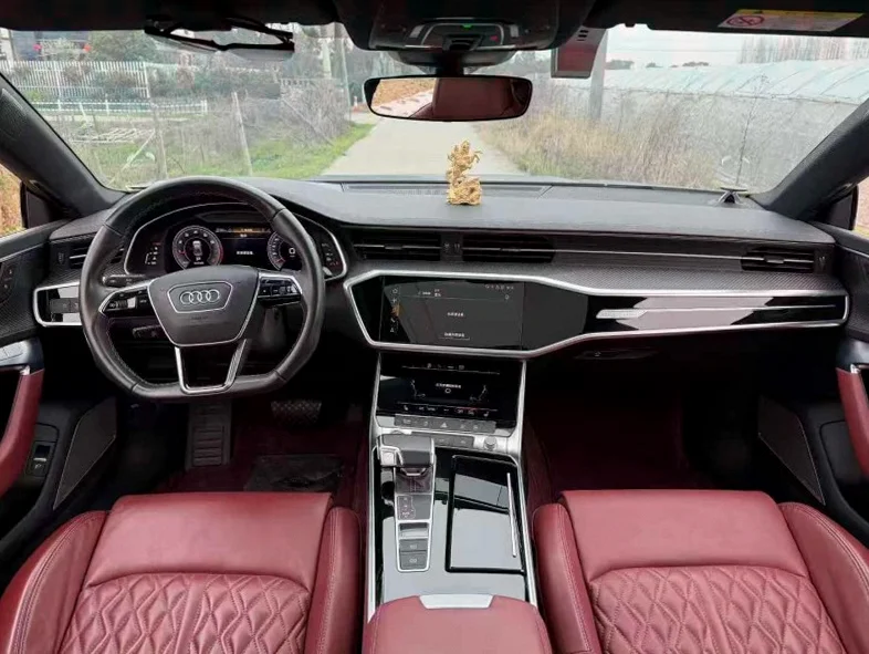 奥迪A7L 后面外观一