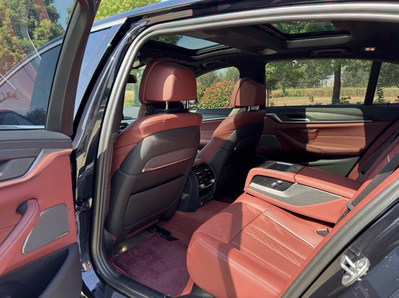 宝马5系 正面外观三