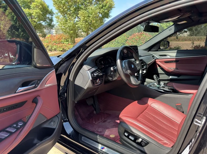 宝马5系 后面外观一