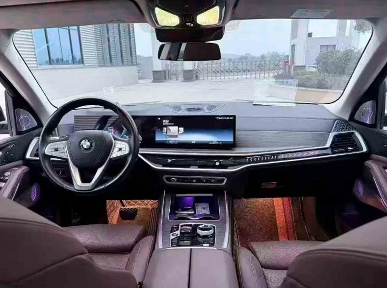 宝马X7 正面外观二