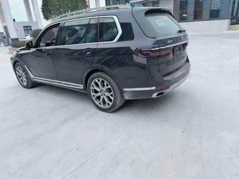 宝马X7 后面外观二