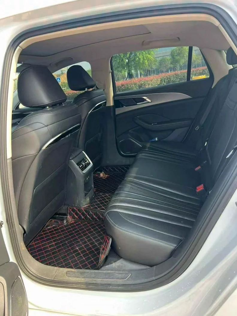 红旗H5 后面外观二