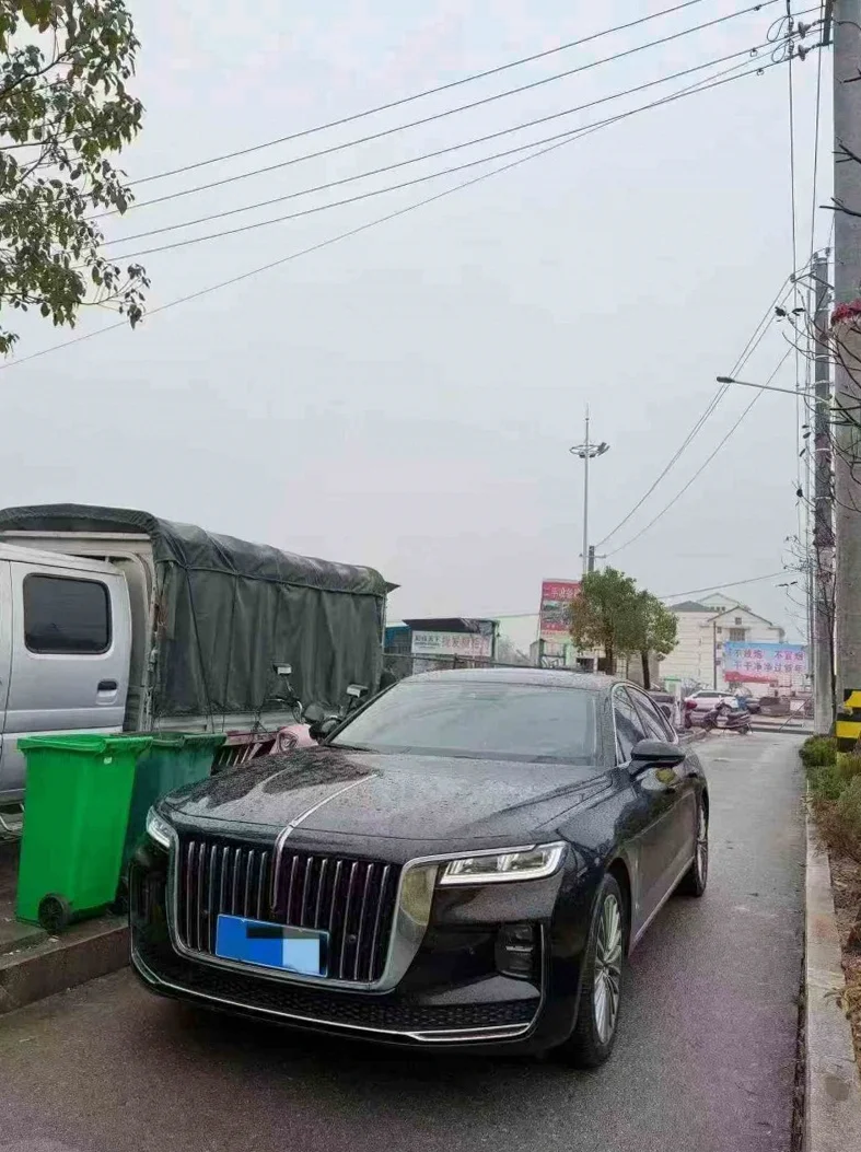 红旗H9 正面外观三