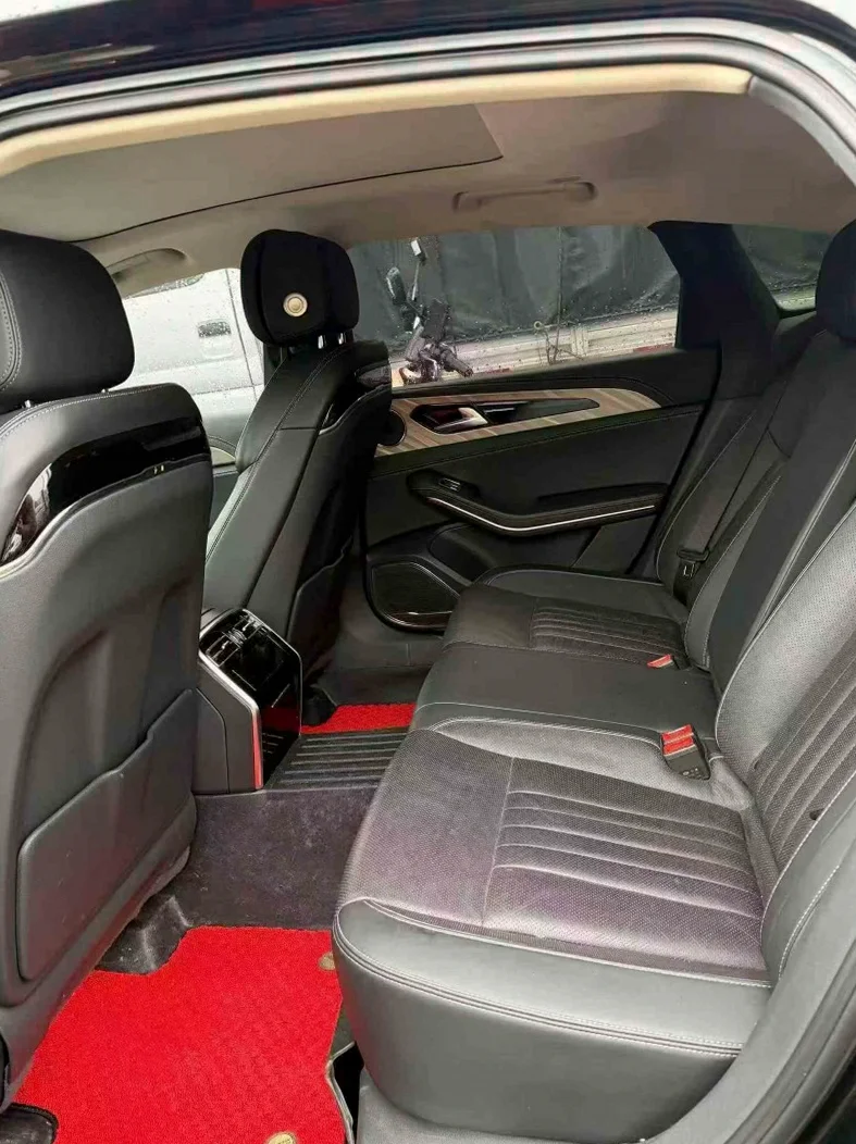 红旗H9 后面外观三