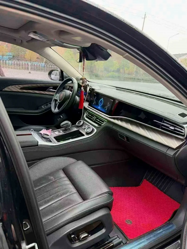 红旗H9 内饰前排