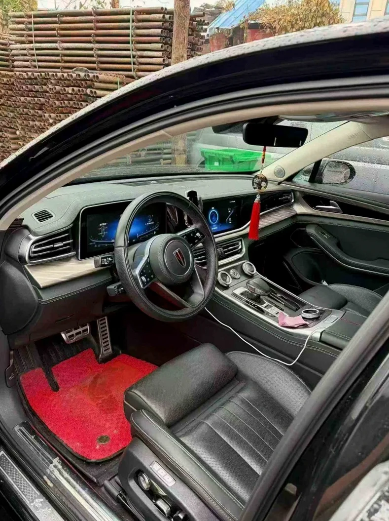 红旗H9 后面外观一