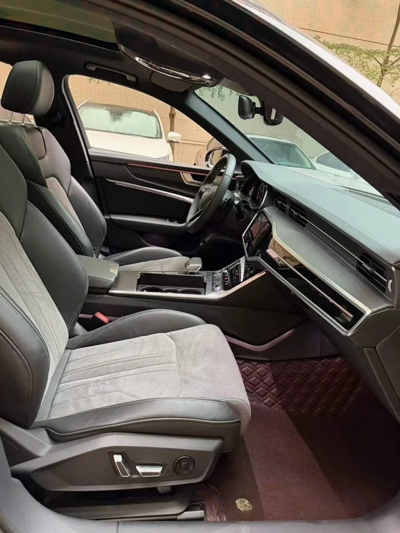 奥迪A6L 内饰前排