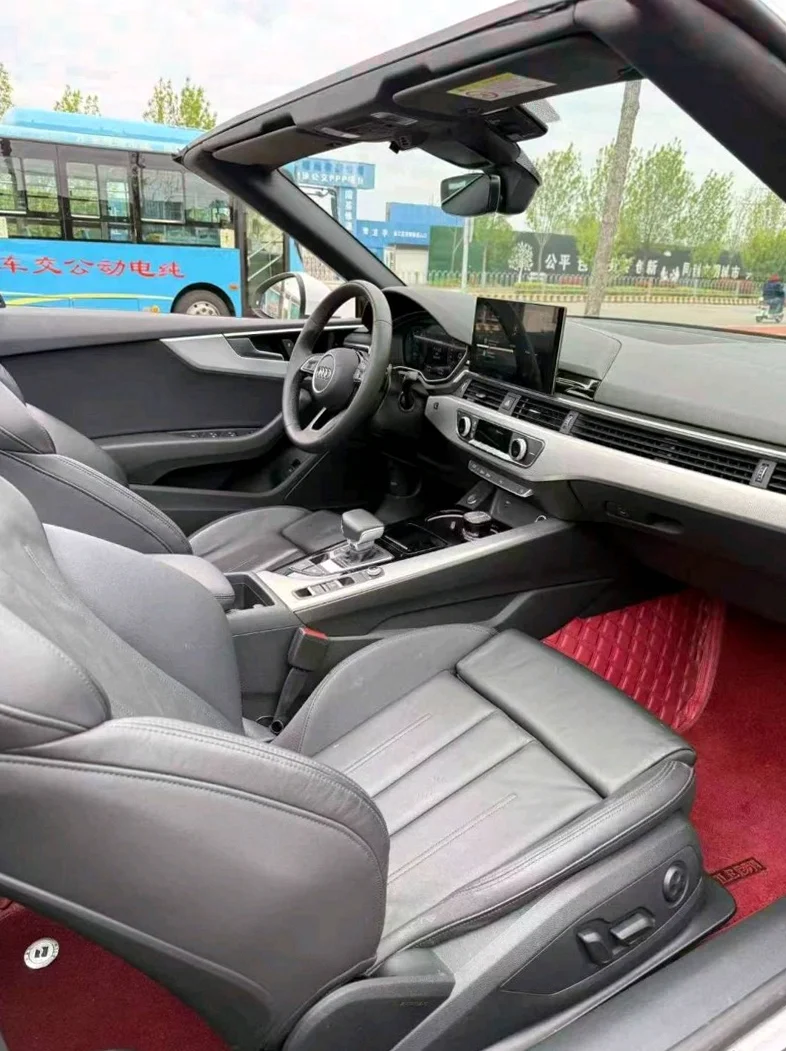 奥迪A5 驾驶室