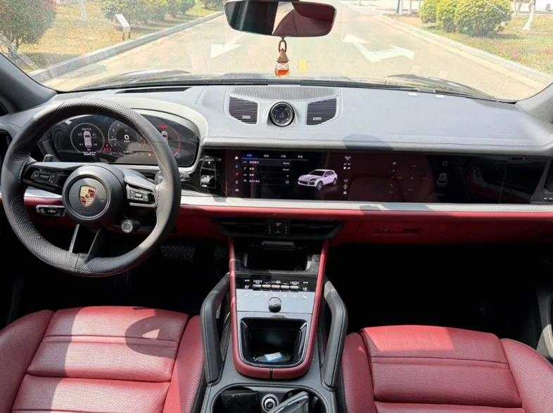 保时捷卡宴 内饰前排