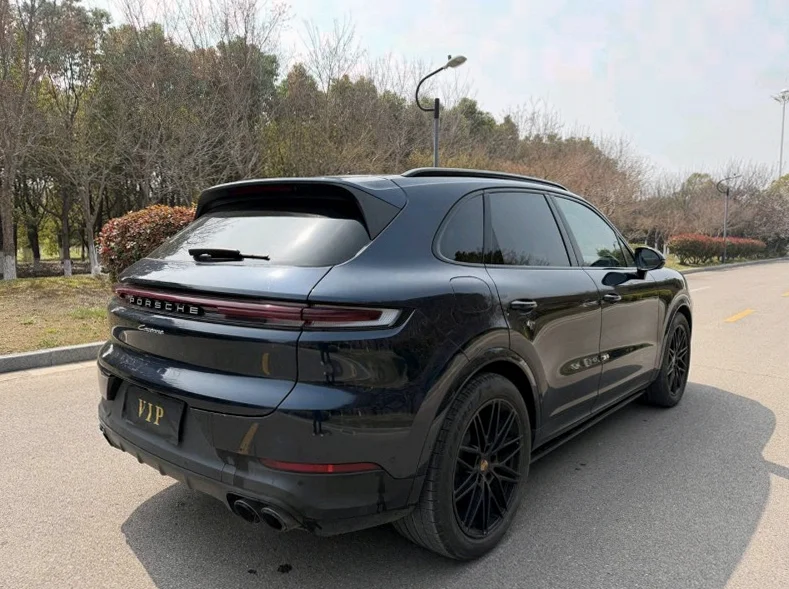 保时捷卡宴 驾驶室