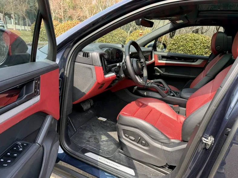 保时捷卡宴 内饰后排