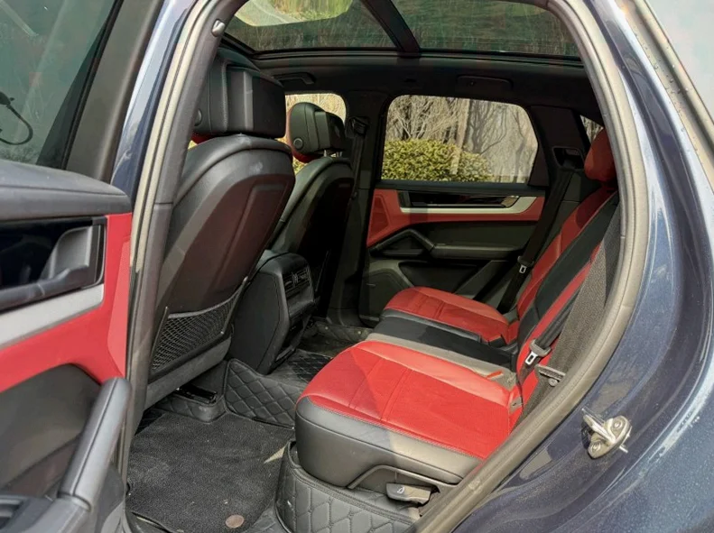 保时捷卡宴 后面外观二