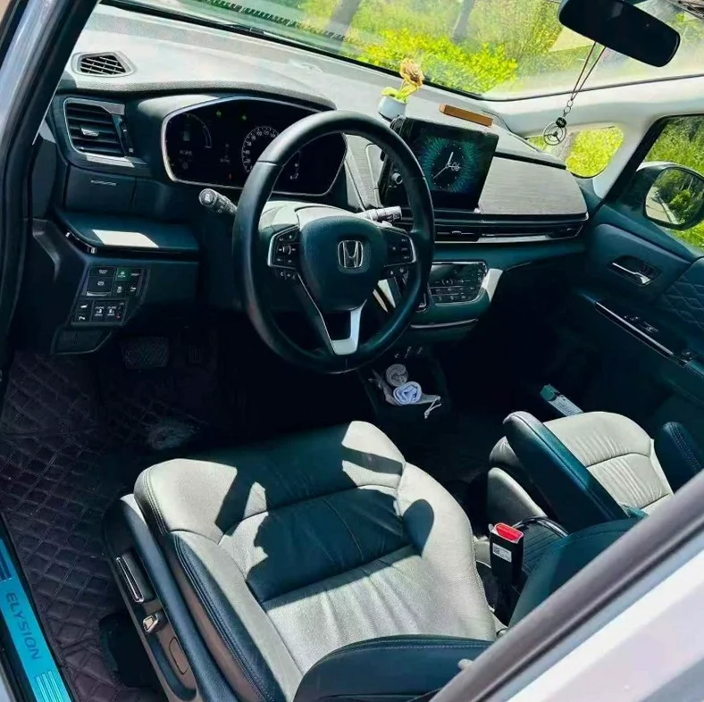 本田艾力绅 后面外观一