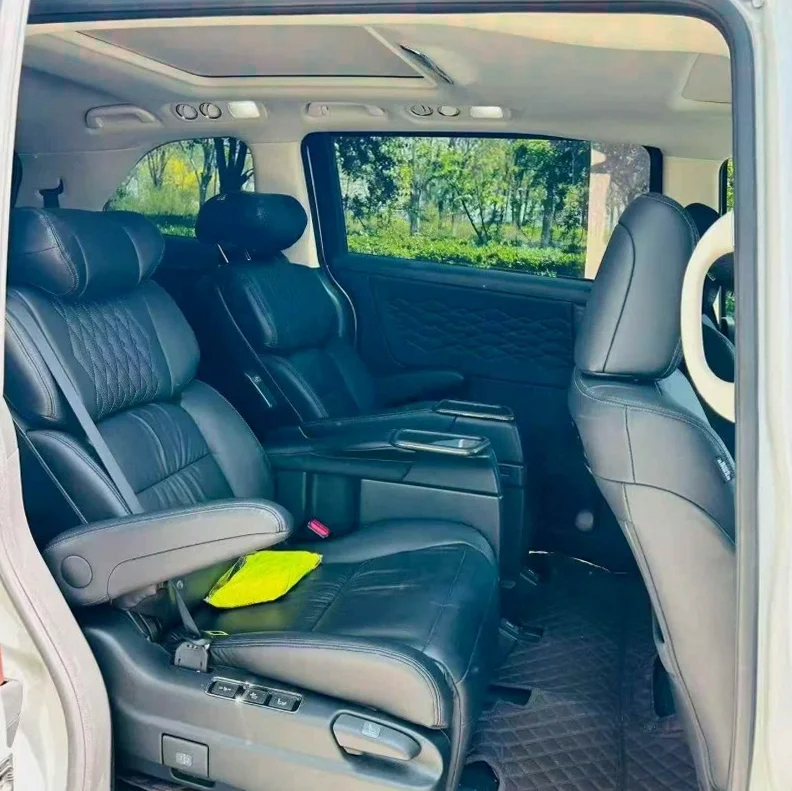 本田艾力绅 内饰前排