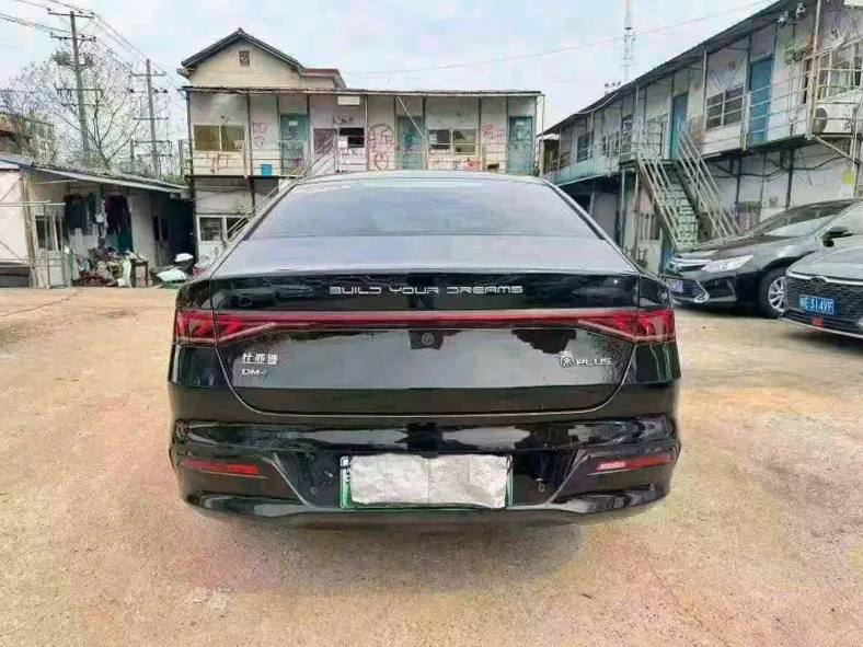 比亚迪秦 驾驶室