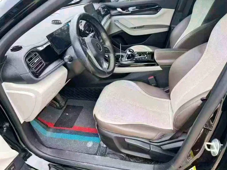 比亚迪秦 后面外观一