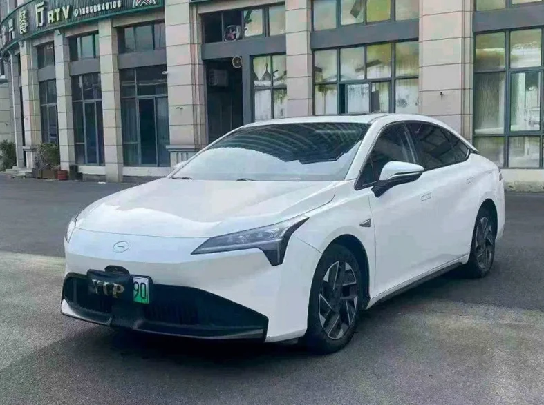 传祺埃安S 正面外观二