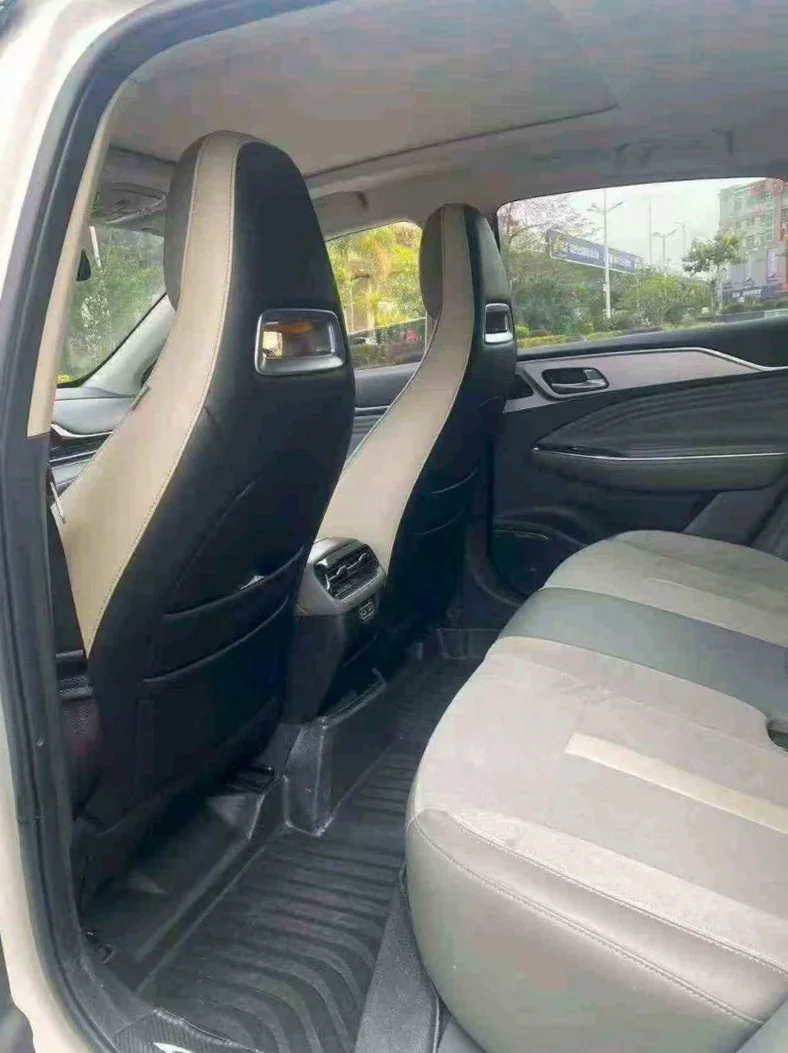 传祺埃安S 后面外观一