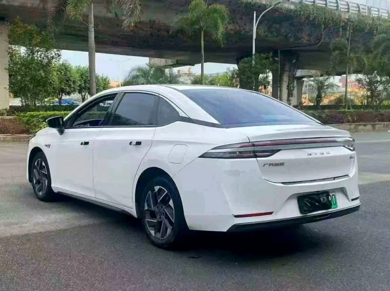 传祺埃安S 内饰后排