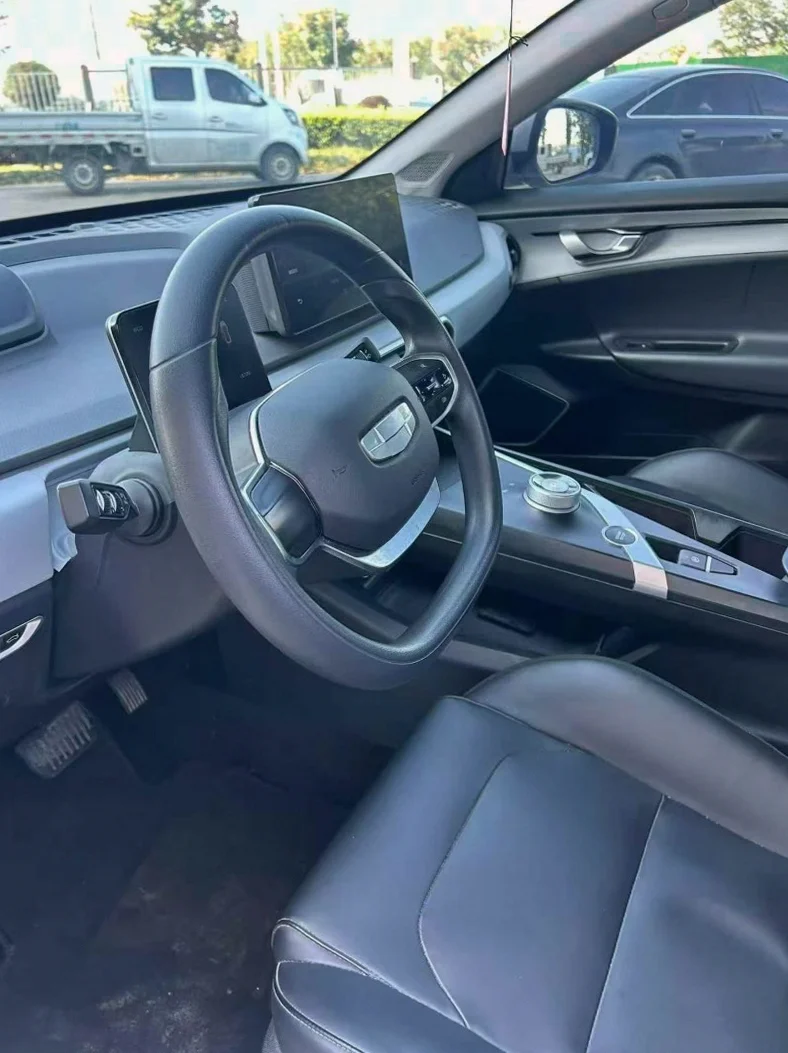 吉利几何 后面外观二